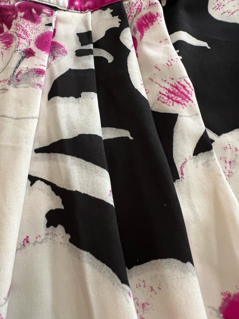 Women’s Sleeveless Black Floral Pleated Camisole with White & Magenta Print M - Picture 5 of 5